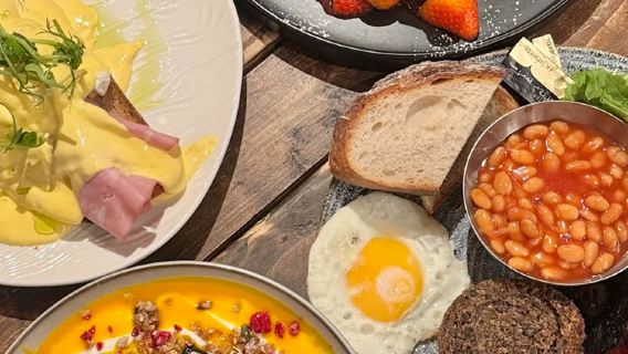 Prenotazione al ristorante Tani Modi, gioiello culinario a Edimburgo, Scozia, Regno Unito, specializzato in cucina scozzese e pancake