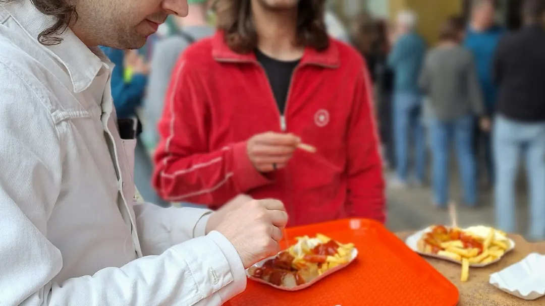 Berlin: Guided Street Food Bike Tour
