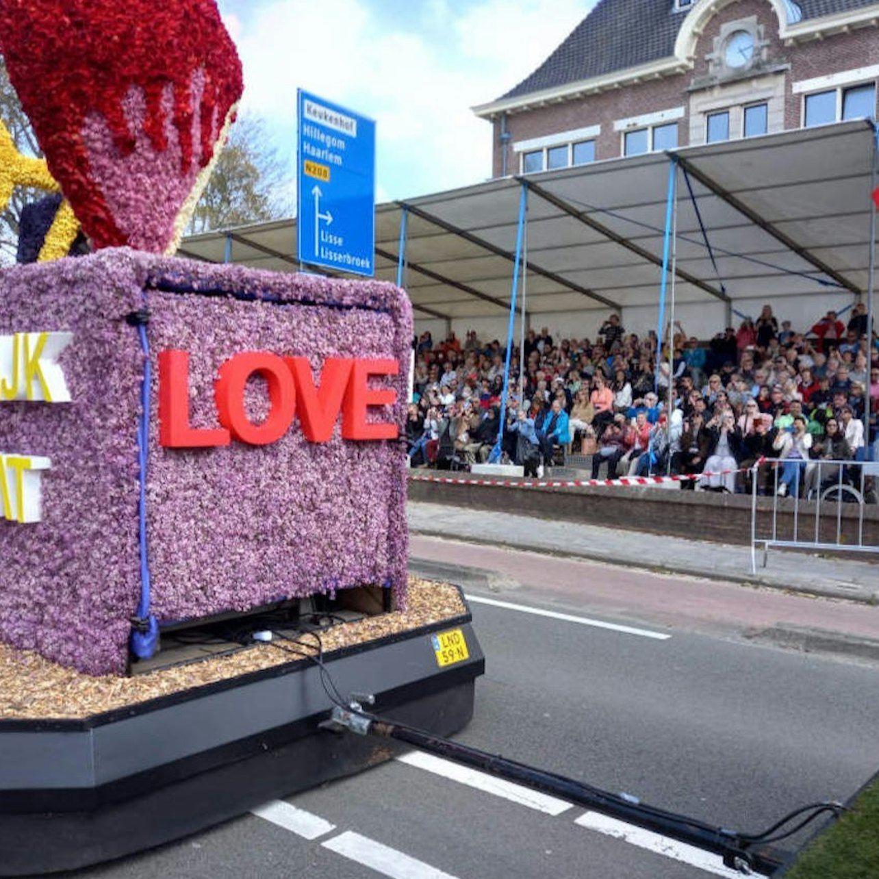 Amsterdam: Tulip Farm Entry + Flower Parade + Transport