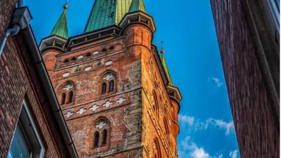 Round-trip private charter from Hamburg to Lubeck - Hanseatic cultural theme, a top pick for architecture enthusiasts