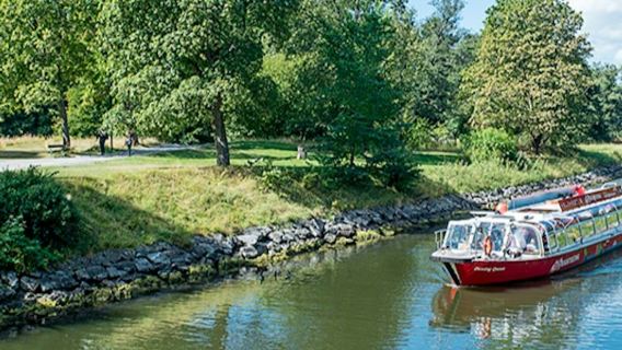 Stoccolma: tour dei ponti reali e del canale in barca con audioguida