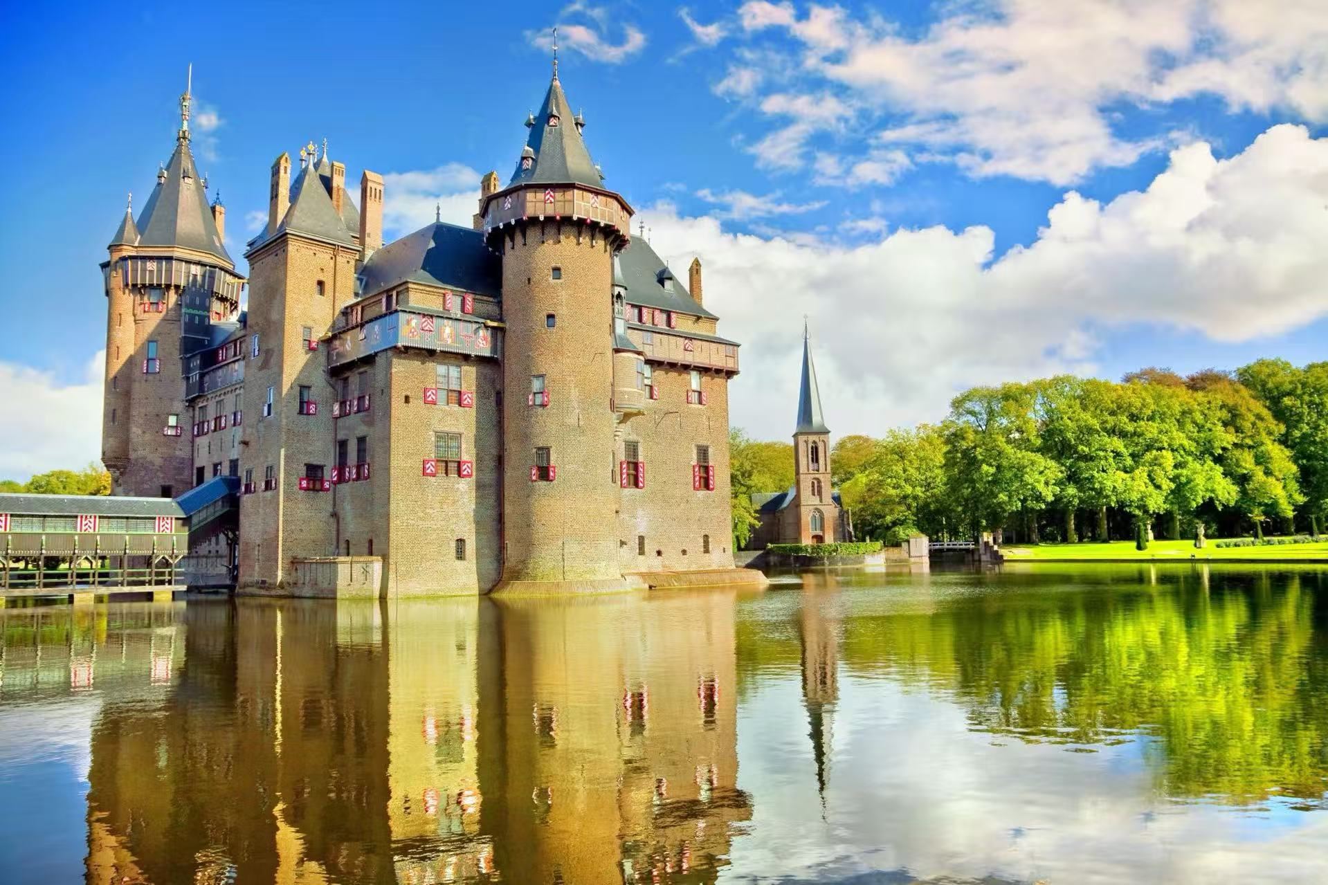 阿姆斯特丹出發：烏特勒支歷史漫遊 + 魯爾蒙德購物狂歡