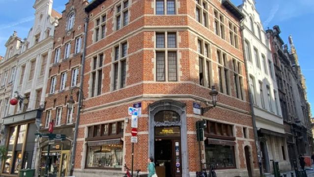 比利時布魯塞爾司法宮+漫畫中心+五十周年公園+歐洲議會一日遊