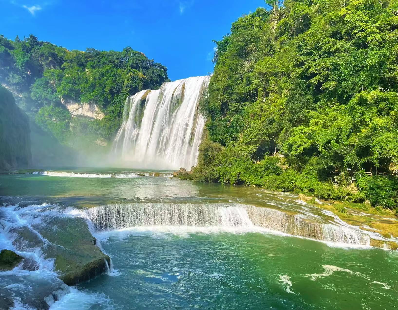 Excursión de un día a la cascada Huangguoshu y las cuevas del Palacio del Dragón desde Guiyang con servicio en chino e inglés