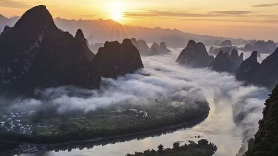 Guilin-Highlights: Schilfrohrflötenhöhle, Xianggong-Hügel, Bambusfloßfahrt auf dem Li-Fluss & Abendshow