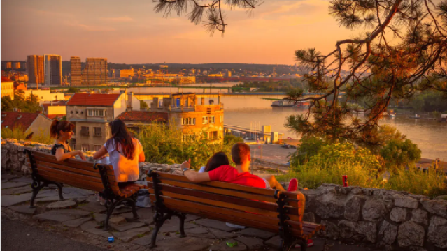 Penterjemah profesional di Belgrade, Serbia | Penterjemah pameran | Teman perniagaan | Pemandu pelancong | Perancangan perjalanan tersuai