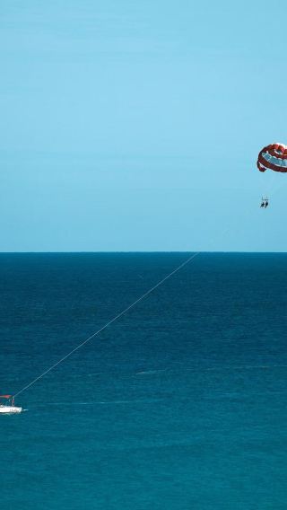 One-way transfer from Cancun international airport to hotel or customized day tour with private charter