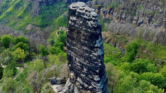Jednodniowa wycieczka wynajętym samochodem: Praga + Park Narodowy Czeska Szwajcaria / Możliwość dostosowania trasy