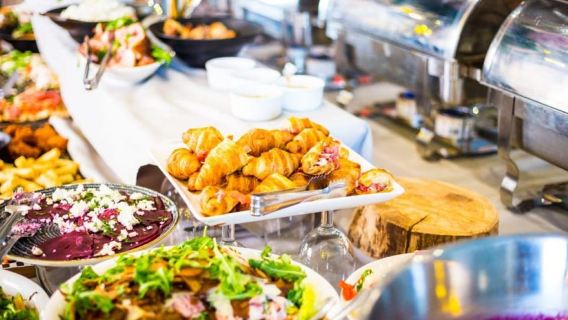 Bonn: Sonntagsbrunch-Buffet mit Kölner Livemusik