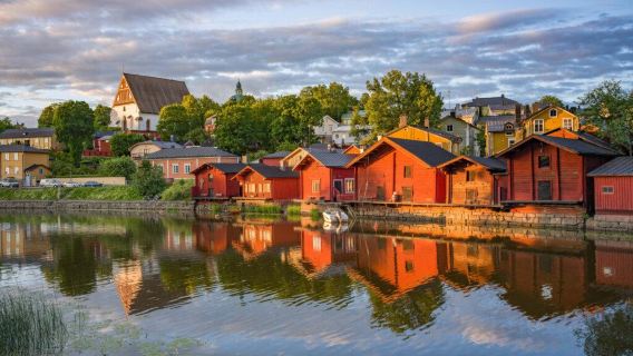 Berlepas dari Helsinki|Lawatan sehari ke Porvoo dan Punkaharju Barat [itinerari boleh disesuaikan] [tiket tidak termasuk]