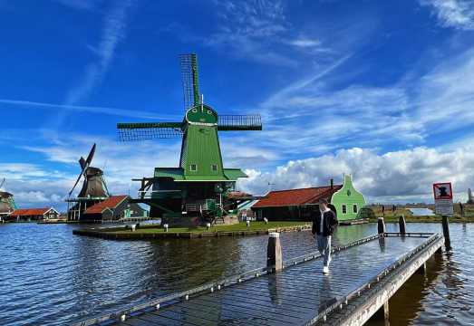 Day Tour to Zaanse Schans Windmill Village + Giethoorn Including 1 Hour Boat Cruise