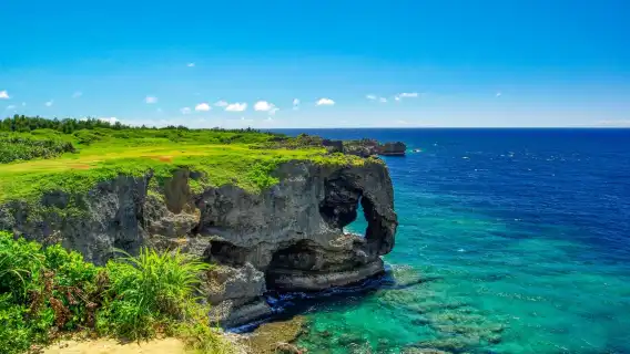 Okinawa sightseeing bus: Tropical Botanical Garden + Kouri Island + Cape Manzamo + American Village 1-day tour