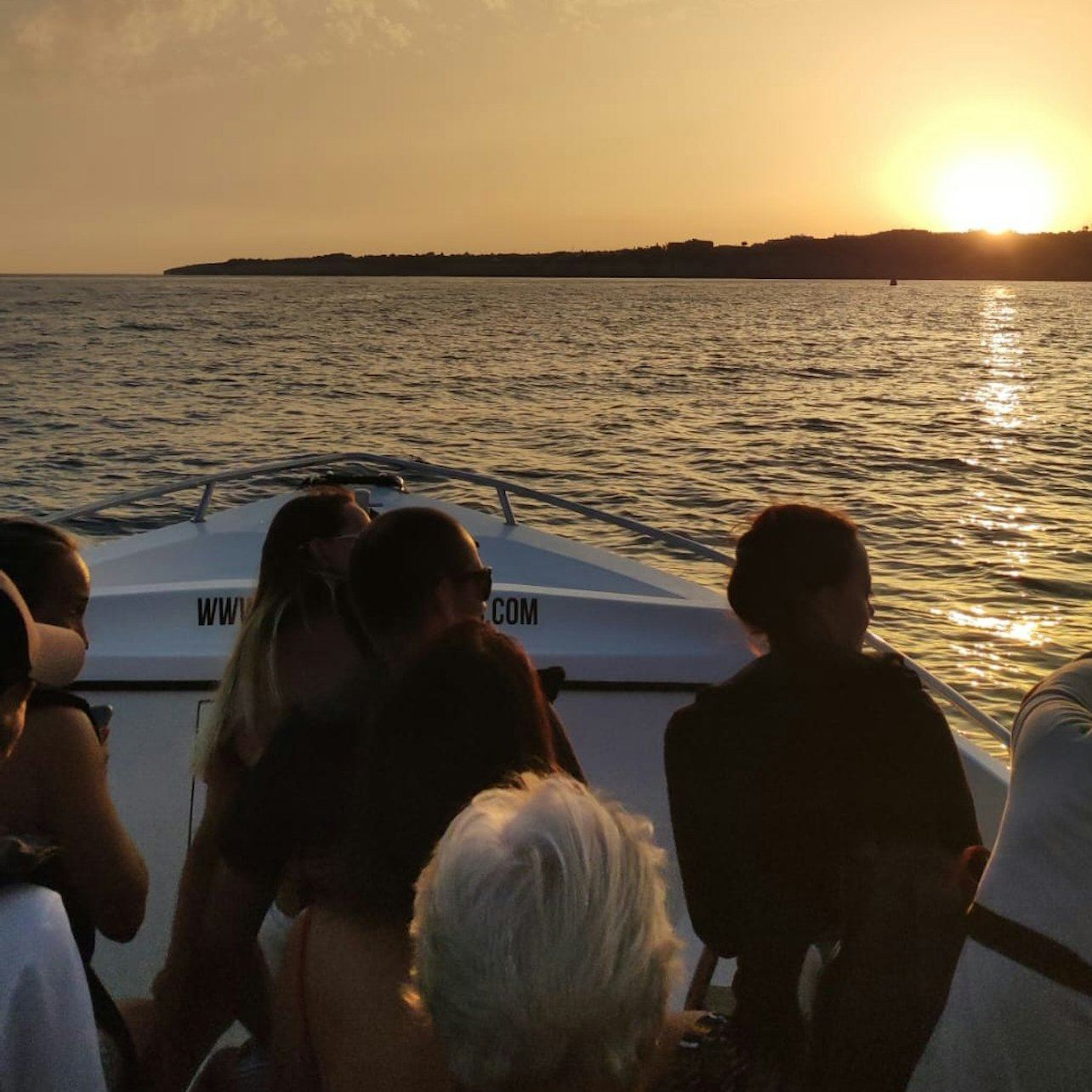 Grotte di Benagil: tour in barca al tramonto da Armação de Pêra