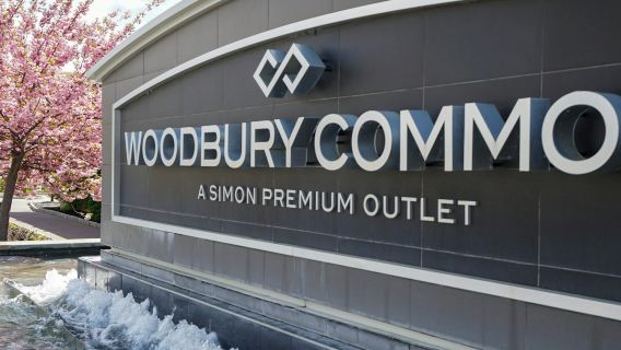 วูดเบอรี คอมมอน พรีเมียม เอาท์เล็ต: ทัวร์ช้อปปิ้งจากแมนฮัตตัน