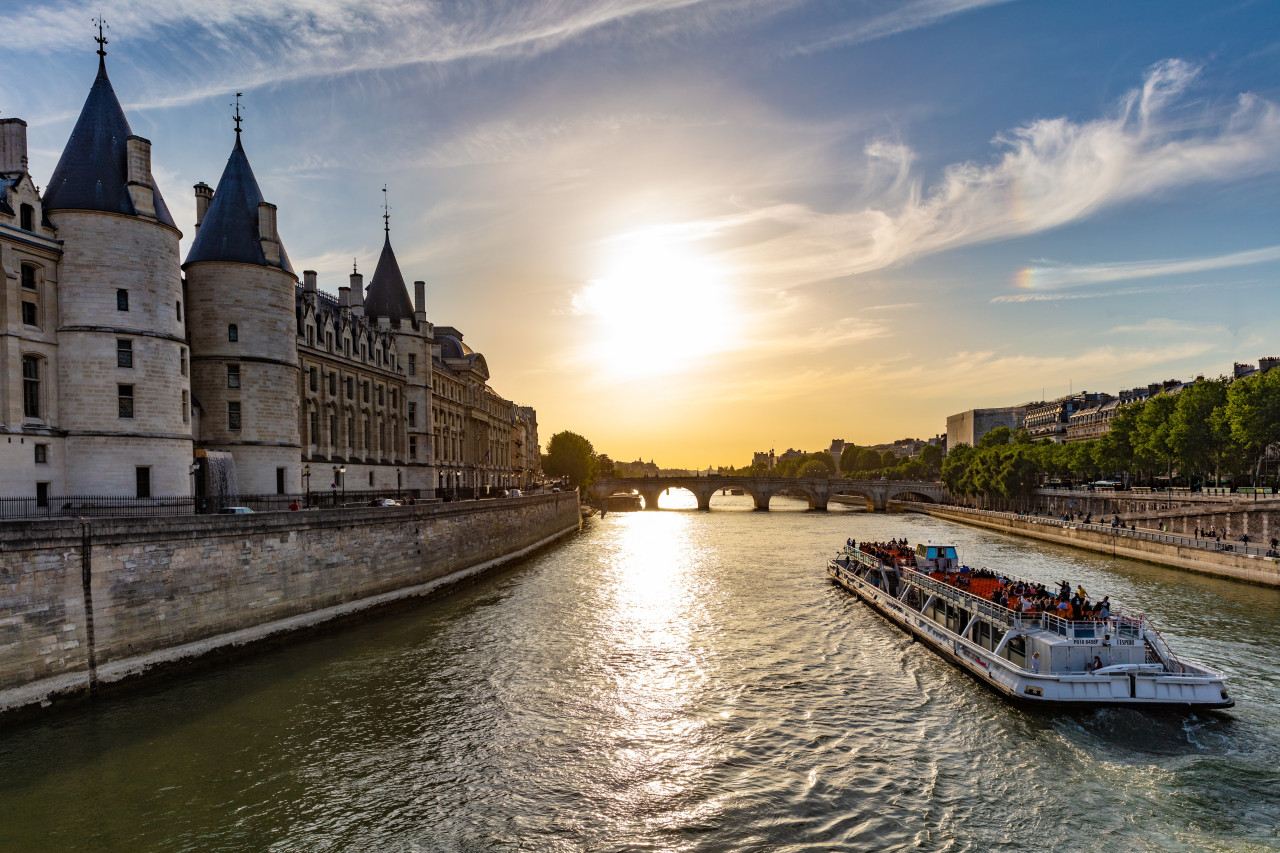 Bateaux-Mouches Seine River Cruise Sightseeing Ticket/Lunch Cruise/Dinner Cruise in Paris, France