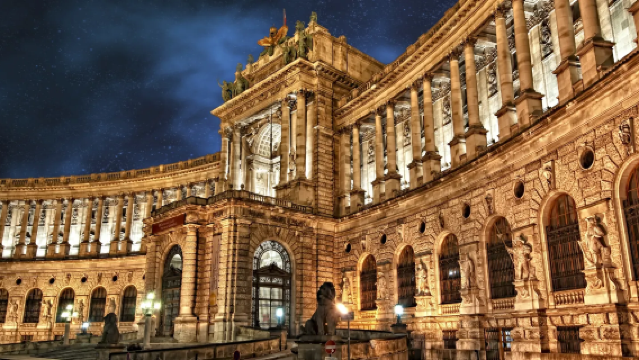 Vienna Chinese Private Charter 1-Day Tour: Belvedere Palace + Mozart Residence