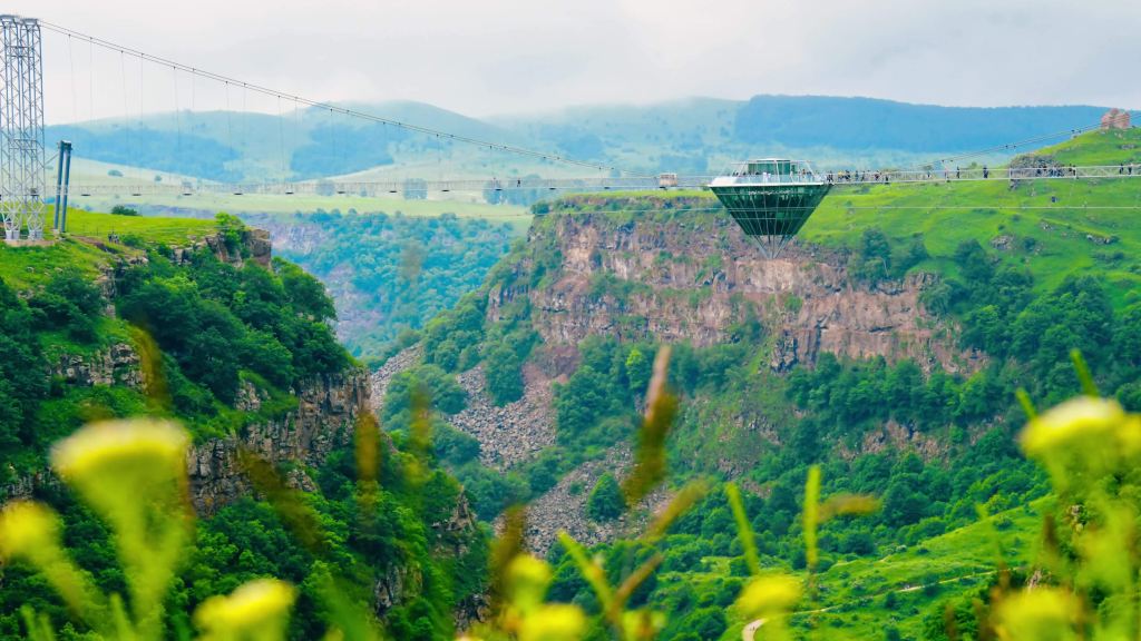 ทัวร์ 1 วัน ที่หุบเขาดาชบาชิ จอร์เจีย | สะพานกระจก+ภูมิประเทศภูเขาไฟ+การผจญภัยเดินป่า