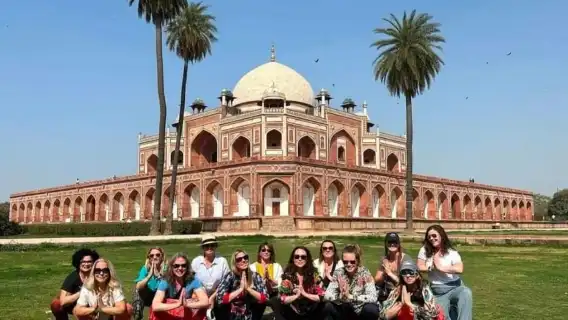 旧デリーと新デリーのプライベート一日市内観光