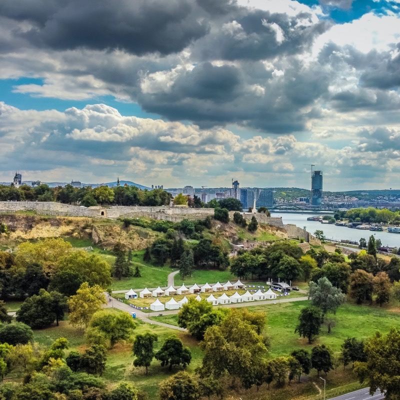 Reservar después de consultar/Servicio de transporte punto a punto para turismo en Belgrado: Fortaleza de Belgrado, Templo de San Sava, Plaza de la República, Kalemegdan/Aeropuerto/Guía conductor/Servicio de vehículo privado