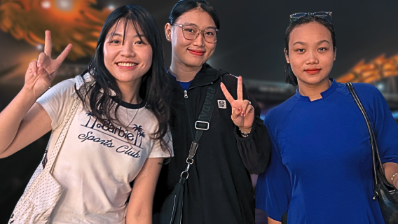 Tour nocturno del caballero Ao Dai de Da Nang: un guía del caballero Ao Dai lo llevará a visitar lugares ocultos y experimentar un viaje gourmet.