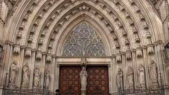 西班牙馬德里+馬德里王宮+阿維拉古城+塞哥維亞大教堂一日遊。