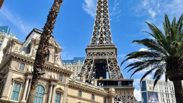 Las Vegas Venetian + Caesars Palace + The Mob Museum + E Fremont St day tour