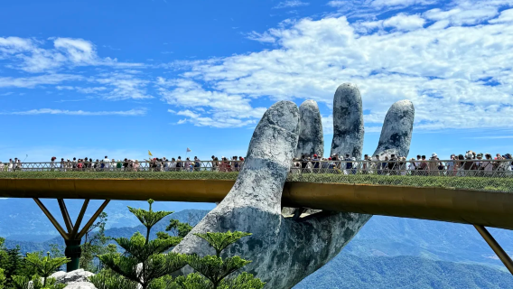 ทัวร์ 1 วันบานาฮิลล์ + สะพานทอง + วัดลินห์อึ๋งบานา + รถพร้อมไกด์ + รับตั้งแต่ 1 ท่านขึ้นไป + ออกเดินทางทุกวัน