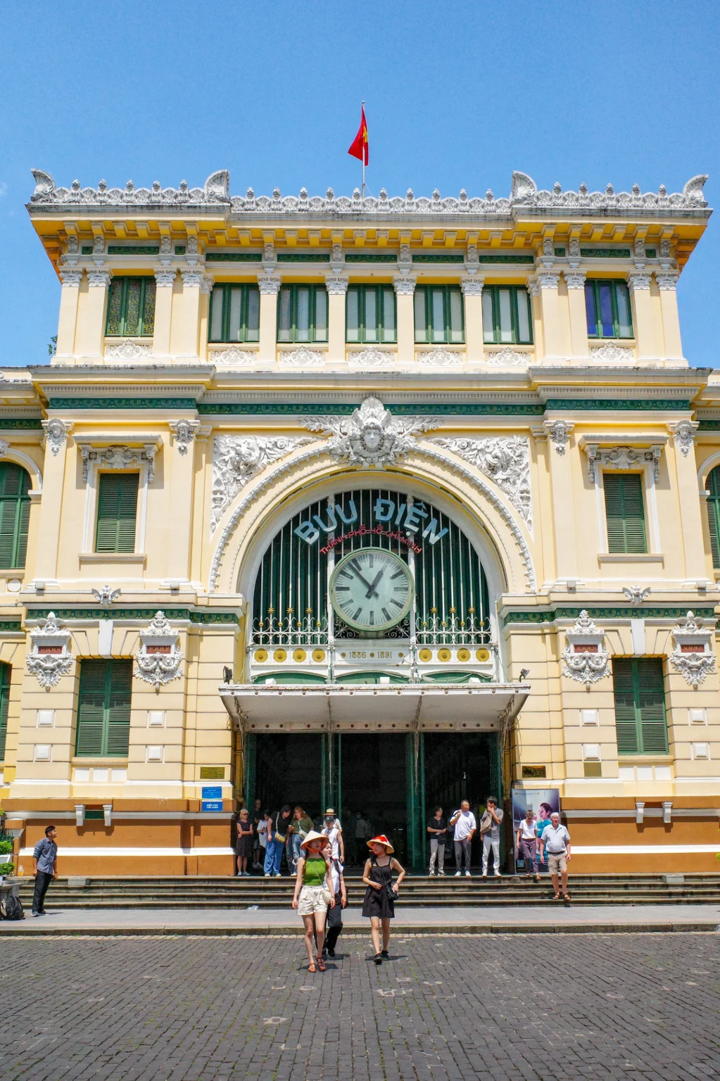 [Tour di un giorno a Ho Chi Minh e Tunnel di Cu Chi] Palazzo di Riunificazione + Basilica di Notre-Dame di Saigon + pranzo incluso