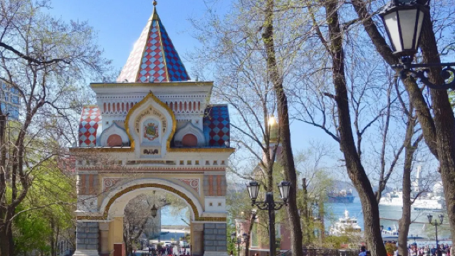 中文包車海參崴潛水艇博物館-玻璃海灘-托卡列夫燈塔-上門接駁