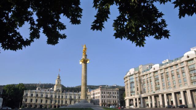 Кафедральный собор Святой Троицы + Мост Мира + Площадь Свободы + Успенский храм Метехи + Национальный музей (индивидуальный трансфер/аренда автомобиля с водителем)