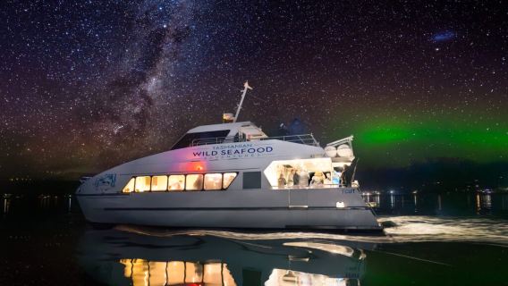 Яхтенный круиз с морепродуктами и наблюдением за звёздами в Хобарт, Тасмания | Звёздный круиз + гастрономический ужин + наблюдение за морской фауной + возможность увидеть северное сияние