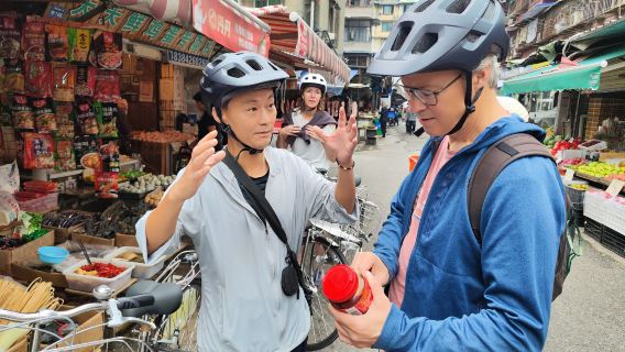 Tour en bici relajado por Chengdu de medio día: Vida local y bares escondidos