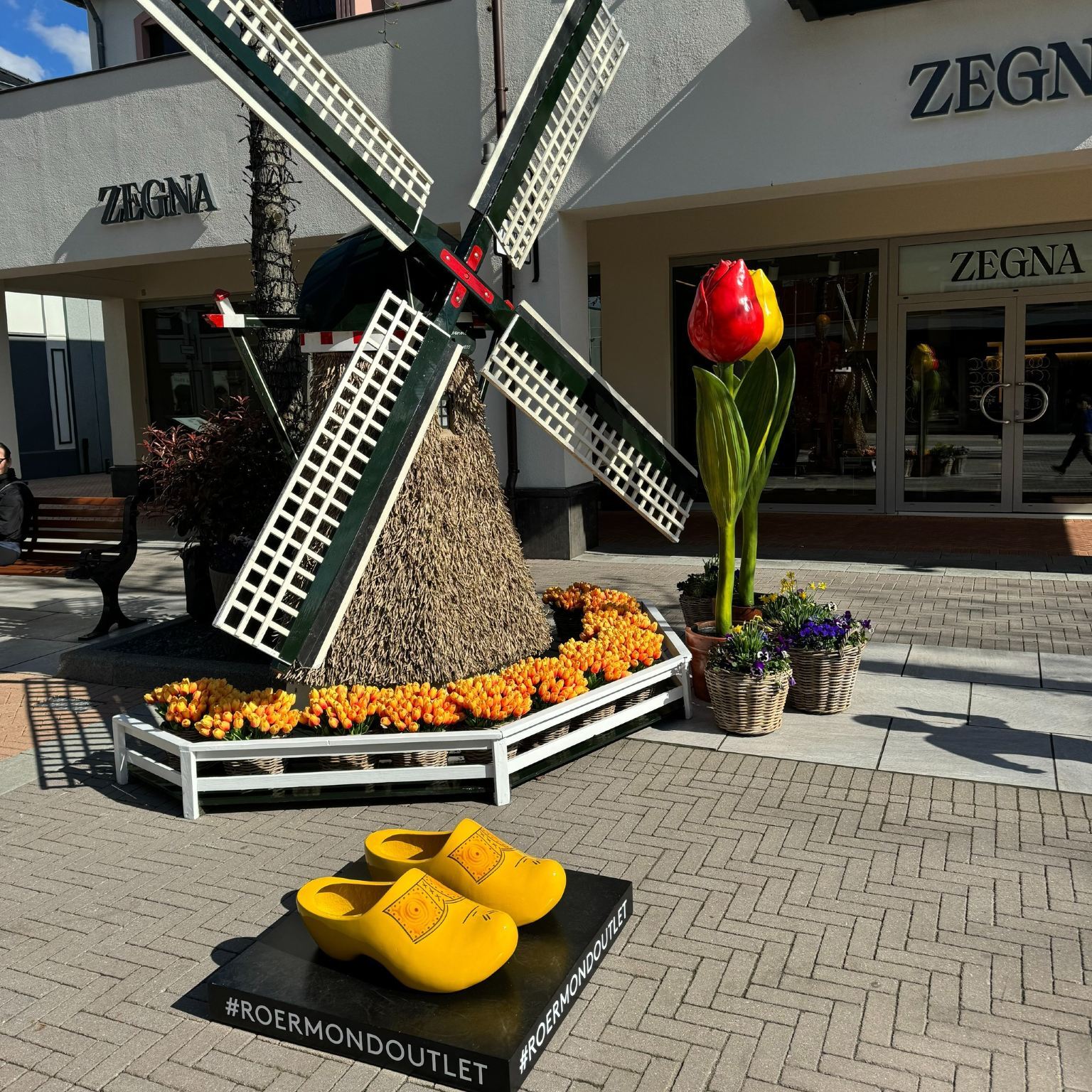 Roermond Outlet free parking + extra 10% off + Starbucks voucher Designer Outlet Roermond self-drive combo ticket