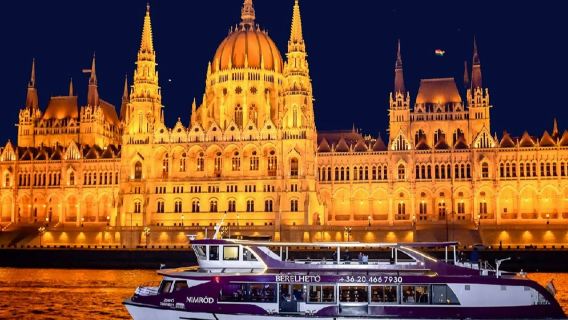 Budapest : croisière-dîner sur le Danube avec spectacle de piano battle