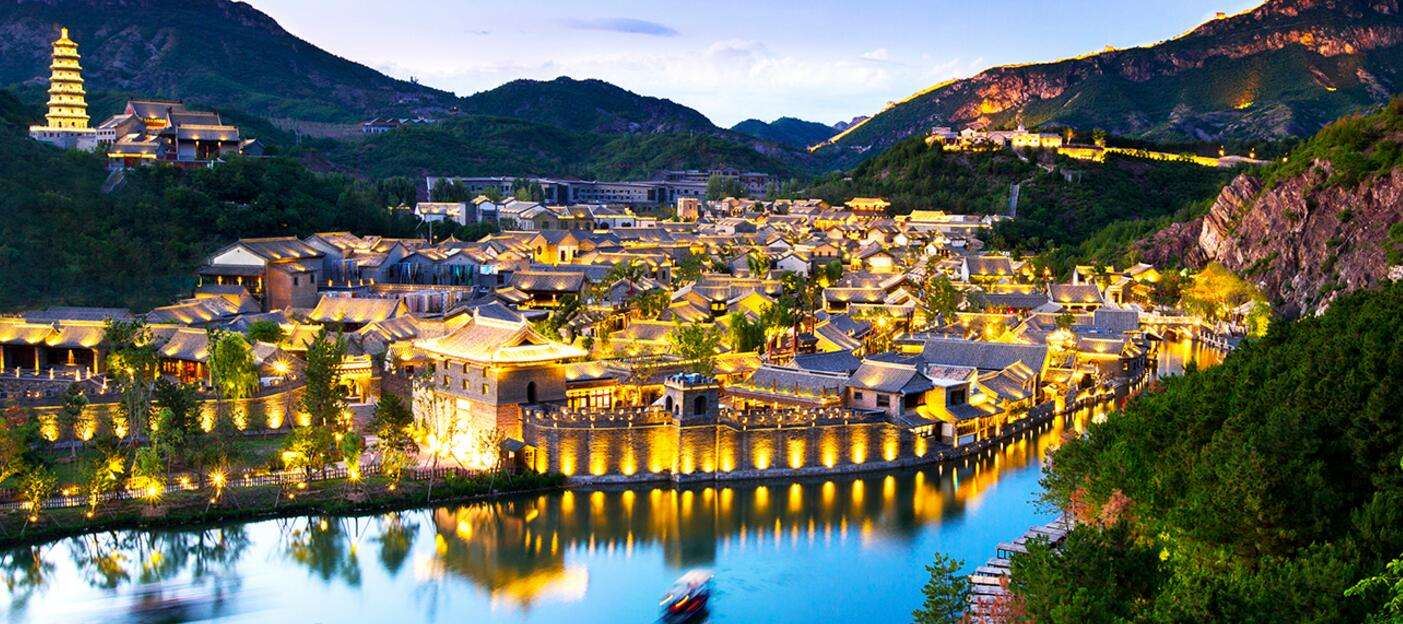 Tour privato con autista a Pechino per la Città sull'acqua di Gubei e la Grande Muraglia di Simatai, autista bilingue cinese-inglese, auto privata per famiglia, inclusi biglietti d'ingresso