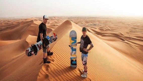 Dubai Desert Safari: Sandboarding, Dune Bashing and BBQ Dinner