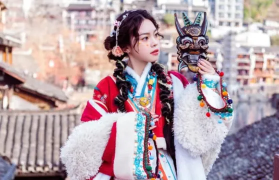 迪慶Trip Moments【多語言翻譯/底片全送/動作指導/婚禮拍攝抓拍街拍跟拍航拍攝影錄影】