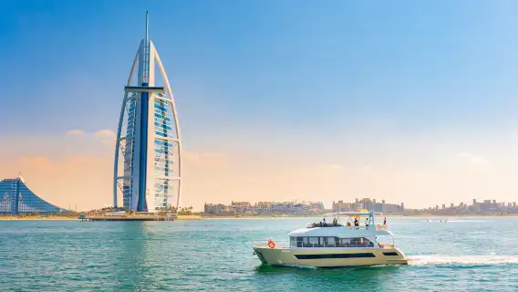 杜拜港灣豪華遊艇之旅含燒烤與飲品