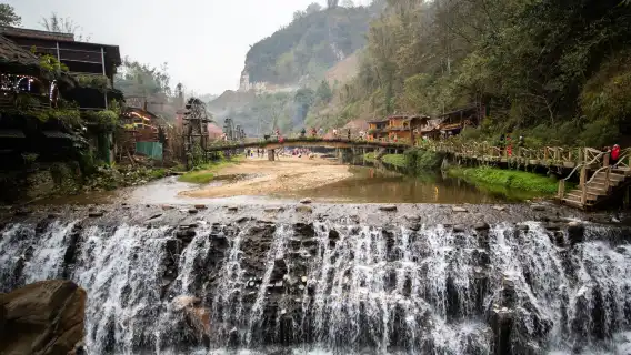 サパ チャーターカー | カットカット村、モアナ、そして素晴らしい山の景色を堪能する日帰りツアー（8時間）