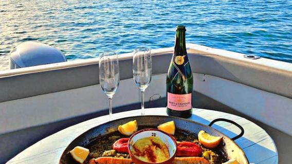 Valencia: tour in barca a Port Saplaya con drink e bagno gratuiti