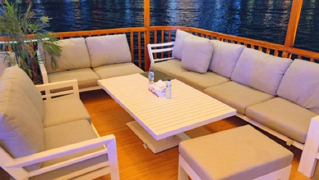 ดูไบ: ทริปอาหารเย็นบนเรือดhow ที่ใหญ่ที่สุดในอัลซีฟ พร้อมการแสดงสด