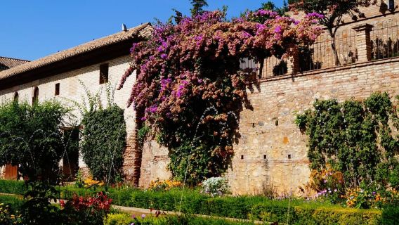 Alhambra dari Seville: Alcazaba, Charles V dan Generalife