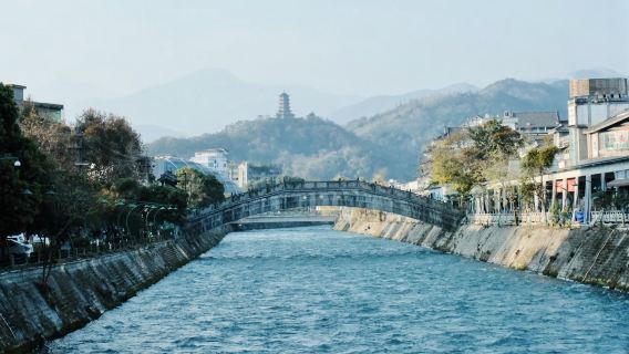 Чэнду, экскурсии на иностранных языках (английский, французский, немецкий, испанский) в музее Саньсиндуй и базе панд