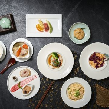 新板希爾頓飯店青雅中餐廳午或晚餐套餐券(假日+NT$200)
