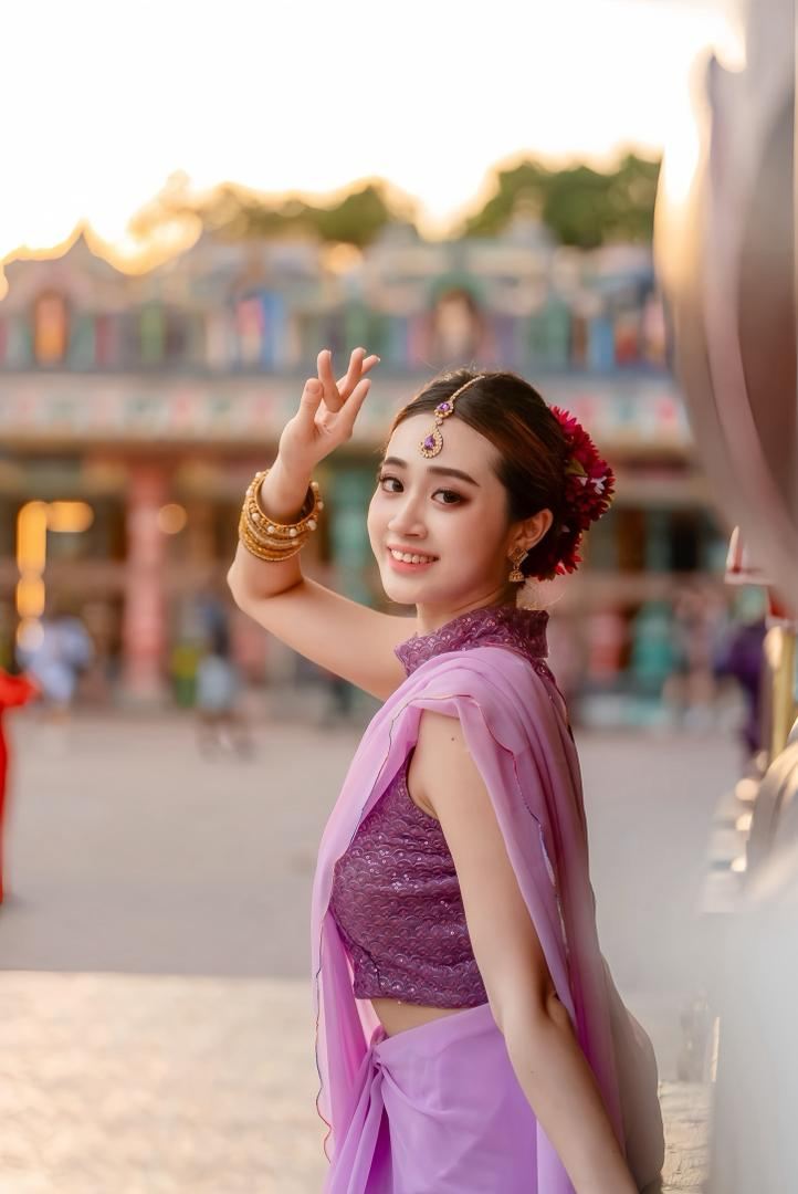 Tour giornaliero alle grotte di Batu e esperienza Sari con laboratorio di batik (tour condiviso/partecipazione)