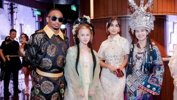 Traditionelle Hanfu-Fotoshooting im Yu-Garten Shanghai + TASTE OF CHINA immersives kulturelles Panda-Restaurant-Erlebnis im antiken chinesischen Stil (optionaler Fotografieservice)