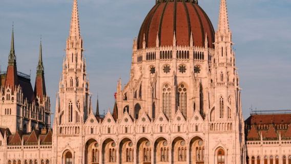 匈牙利布達佩斯國會大廈-英雄廣場-多瑙河畔一日遊