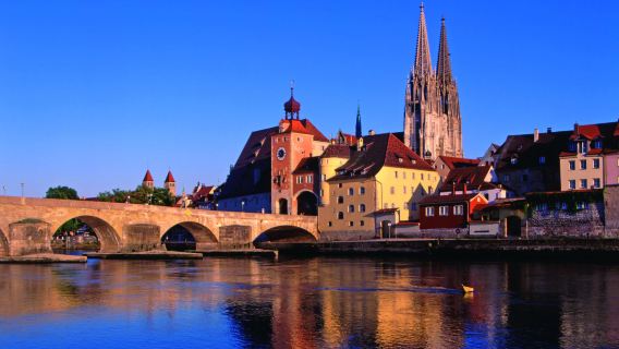 Cầu Đá + Tòa thị chính cổ Regensburg + Tu viện St. Emmeram + Cung điện Thurn và Taxis
