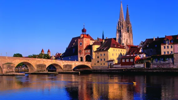 Steinbroen + Regensburg Gamle Rådhus + Sankt Emmeram-klostret + Slottet Thurn und Taxis