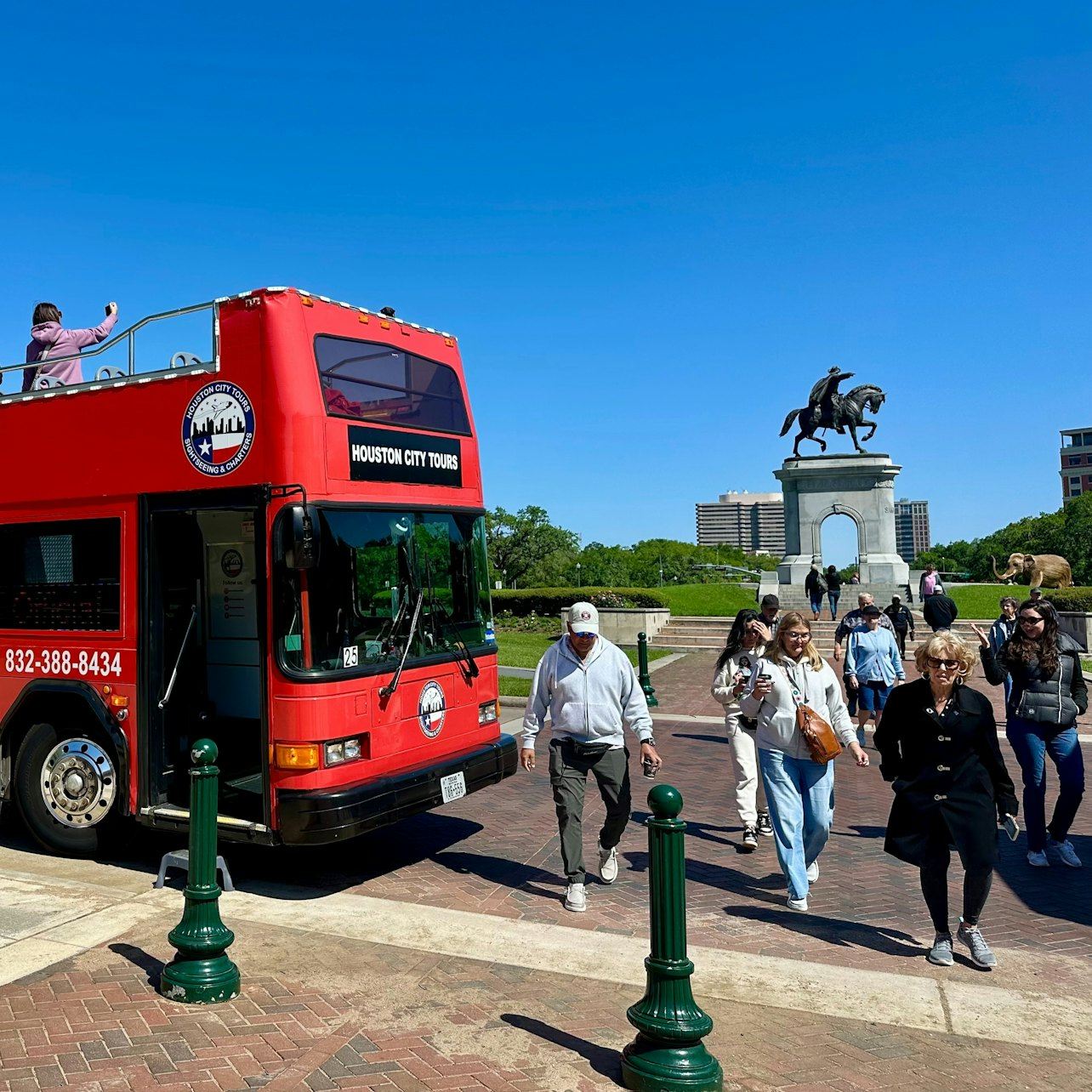 Houston: City Bus Tour + Downtown Aquarium Entry Ticket